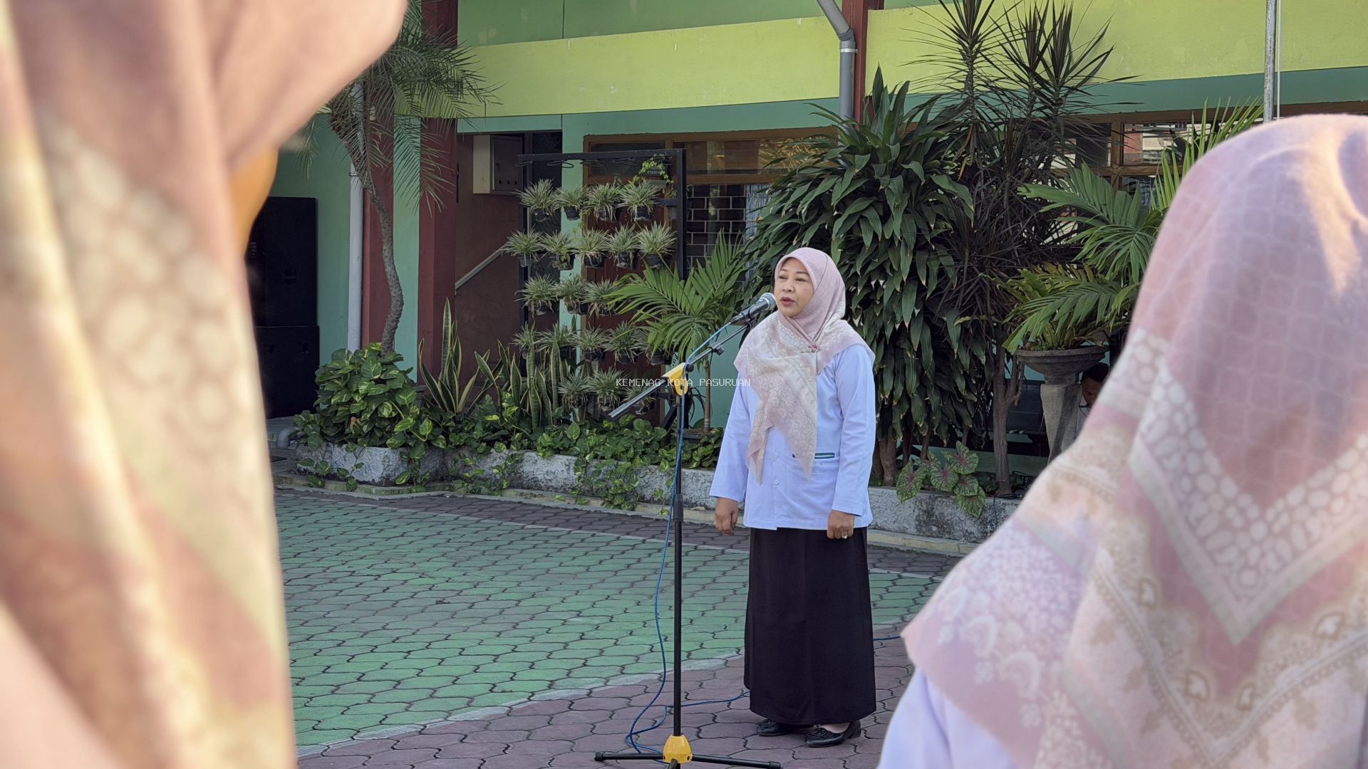 Disiplin, Kebersihan, dan Perlindungan Anak Jadi Pesan Utama Apel Pagi Kemenag Kota Pasuruan